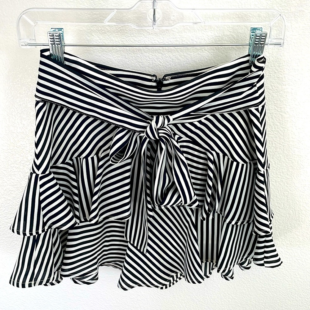 Express ruffle skirt